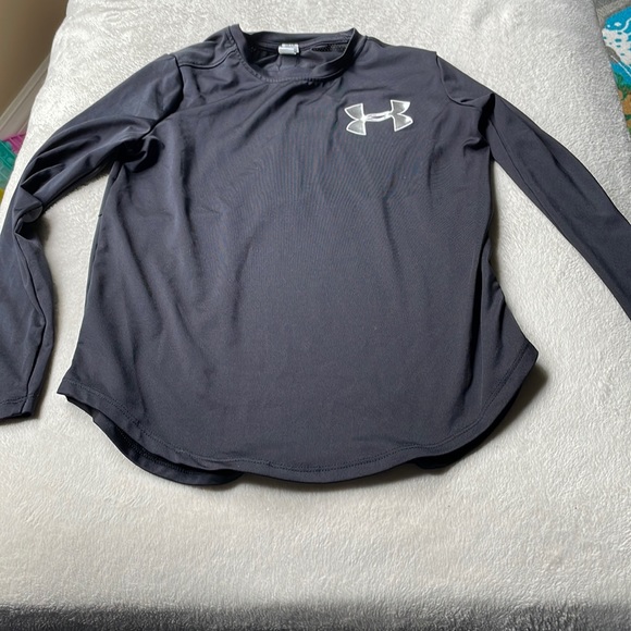 Under armour black long sleeve heather shirt with metallic silver symbol - Picture 1 of 3